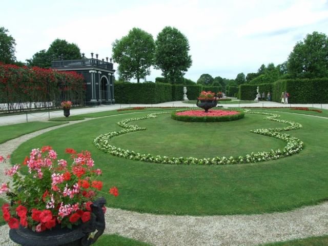 254173_122622067820822_100002190873856_174188_1031742_n