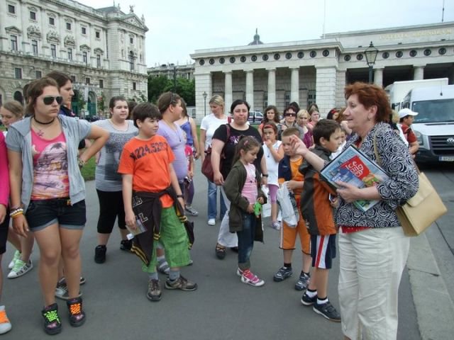 255544_122625331153829_100002190873856_174287_4981559_n